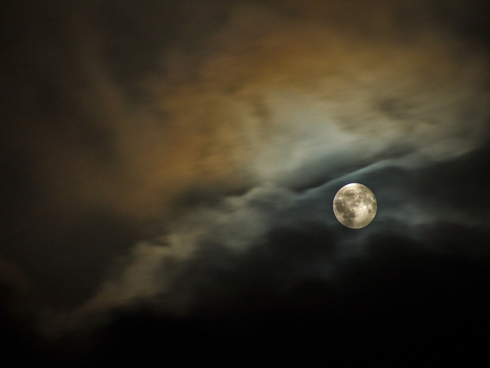Luna plină din septembrie vine cu schimbări majore: cum sunt afectate zodiile