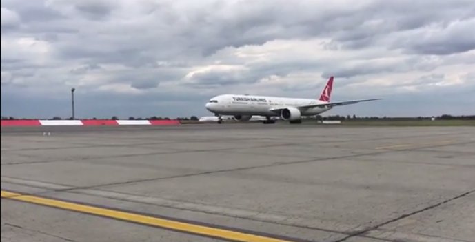 Un avion a aterizat de urgență pe Aeroportul Otopeni - VIDEO