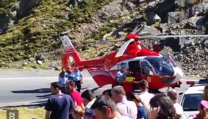Accident pe Transfăgărășan. Un motociclist străin a fost luat cu elicopterul SMURD 476109