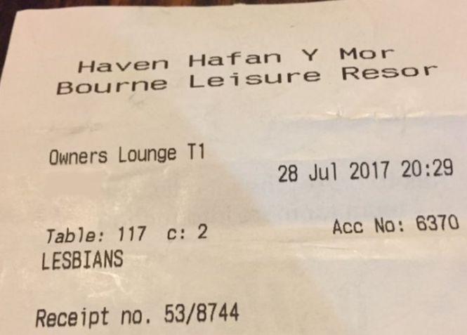 Două femei au ieșit să ia masa împreună. Când au văzut ce le-a scris chelnerul pe nota de plată, au înlemnit. „Am fost șocate de cât de prost e!” 476282