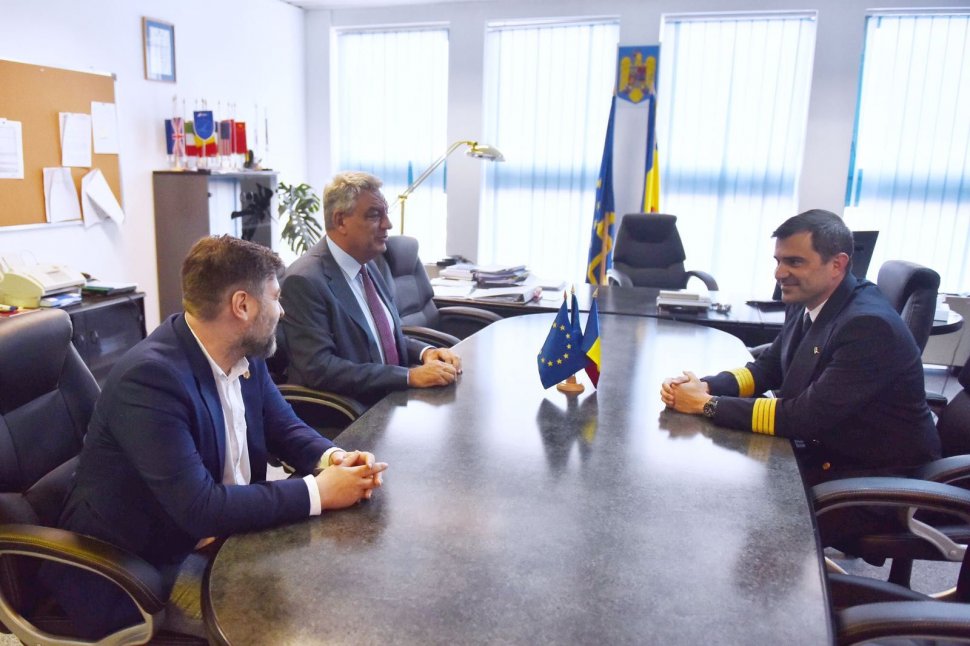 Premierul Mihai Tudose, vizită neanunțată la Tarom și la Aeroportul Otopeni: „Parcă până acum nu au avut conducere”