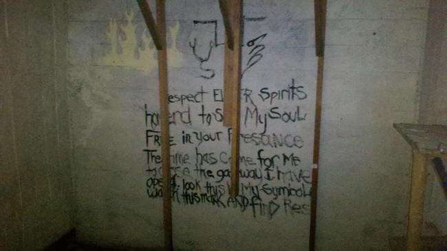 Își renova casa când a dat peste o pivniță secretă. A coborât imediat să vadă ce se află acolo și a avut un șoc: „Dumnezeule, asta a fost tot timpul aici!” (GALERIE FOTO) 476493