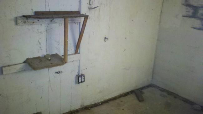 Își renova casa când a dat peste o pivniță secretă. A coborât imediat să vadă ce se află acolo și a avut un șoc: „Dumnezeule, asta a fost tot timpul aici!” (GALERIE FOTO) 476496