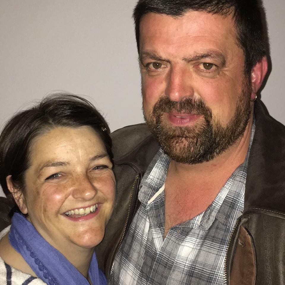 Soțul său era în comă, când brusc s-a trezit și a început să facă un semn ciudat pe burtă. Când femeia a înțeles ce îi transmitea, a izbucnit imediat în lacrimi. Ce îi comunicase de fapt bărbatul (FOTO) 476582