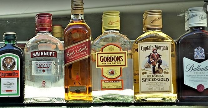 Românii beau tot mai mult alcool. Ce băuturi preferă