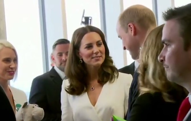Care a fost momentul când Kate Middleton s-a dat de gol că e însărcinată - VIDEO