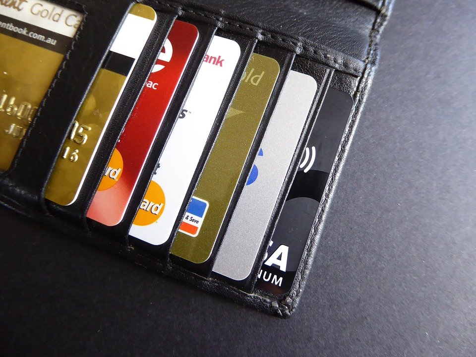 Băncile, somate să-și reducă comisioanele la plata cu cardul