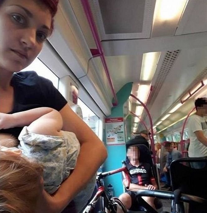 S-a urcat în tramvai și a început să-și alăpteze copilul la sân. Incredibil ce a urmat! Ce a pățit această tânără mamă