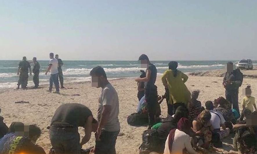 Scene parca ireale de dimineata pe litoral! Ambarcațiuni pline cu imigranți au invadat plajele din România 