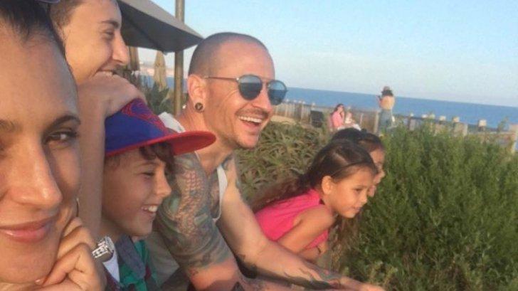 Ultima fotografie cu solistul Linkin Park înainte să se sinucidă. Cum a fost surprins Chester Bennington 478219
