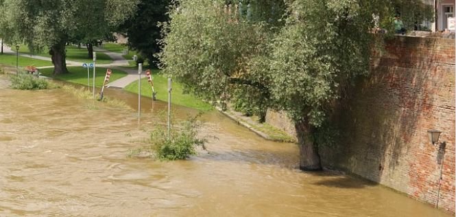 Vreme extremă în Europa. Patru cadavre au fost găsite în subsolul unei case inundate