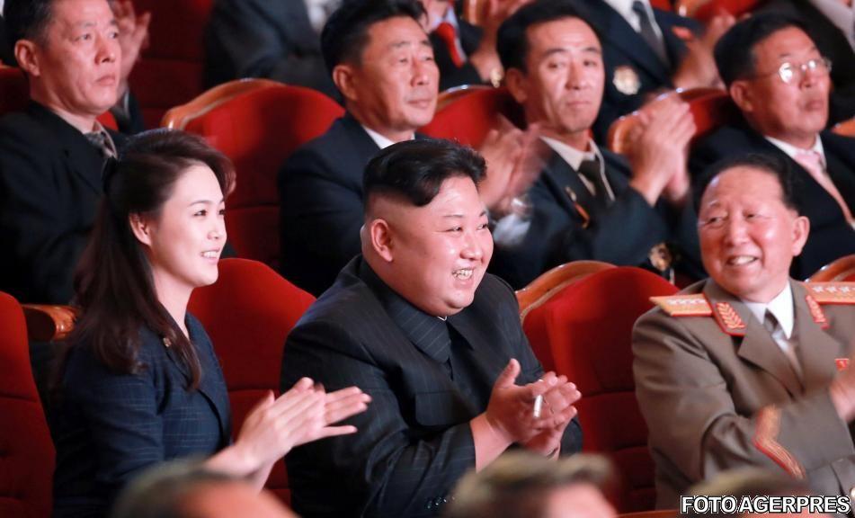 Cum arată soția lui Kim Jong-Un. Apariție rară la un banchet oficial 478552