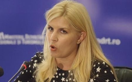 Instanţa supremă a decis că Elena Udrea poate pleca din ţară, dar fostul ministru al Dezvoltării are interdicție în alt dosar
