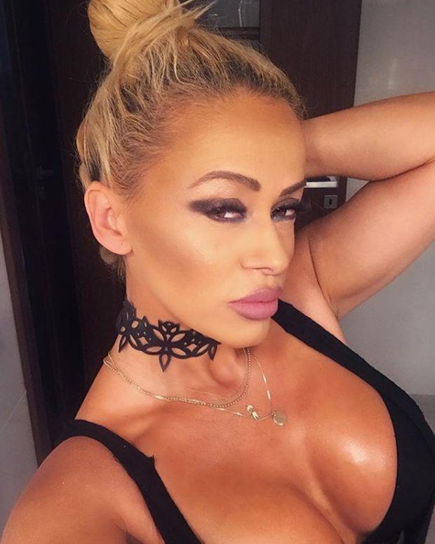 Anda Adam i-a scos din minți pe fanii ei de pe rețelele de socializare după ce a postat o fotografie cu bustul său impresionant. Ce reacții a stârnit 478671