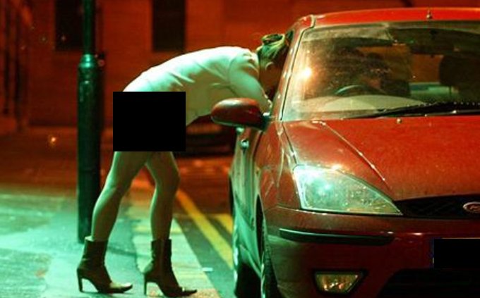 Au oprit mașina pe stradă langă o prostituată din București. &quot;Iubita, stai puțin&quot;. Le-a înghețat sângele când au auzit răspunsul