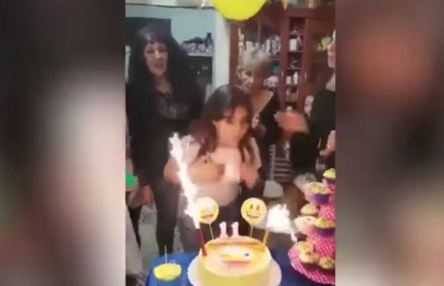 Imagini șocante la petrecerea de aniversare a unei fetițe. După ce i-au cântat „La mulți ani”, invitații au făcut un gest necugetat (FOTO+VIDEO)
