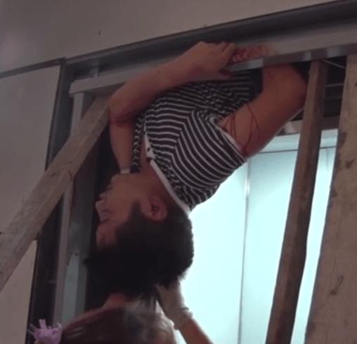 Au auzit zgomote ciudate venind din dreptul liftului, iar când s-au apropiat au avut parte de imagini de coșmar. Nu se așteptau să găsească așa ceva (FOTO+VIDEO ȘOCANT)  478979