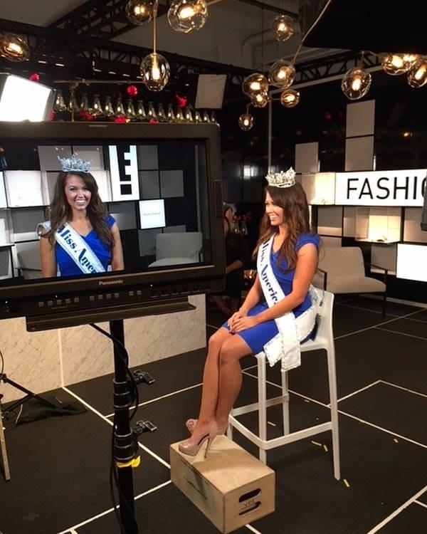 Critici dure la adresa președintelui american Donald Trump. Noua Miss SUA l-a atacat chiar în timpul unui concurs de frumusețe  479212