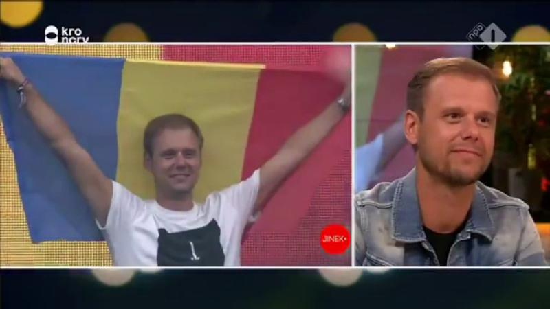 Un mare artist internațional a apărut la o emisiune TV alături de steagul României. Ce mesaj a transmis - prezentatorul a amuțit 479147