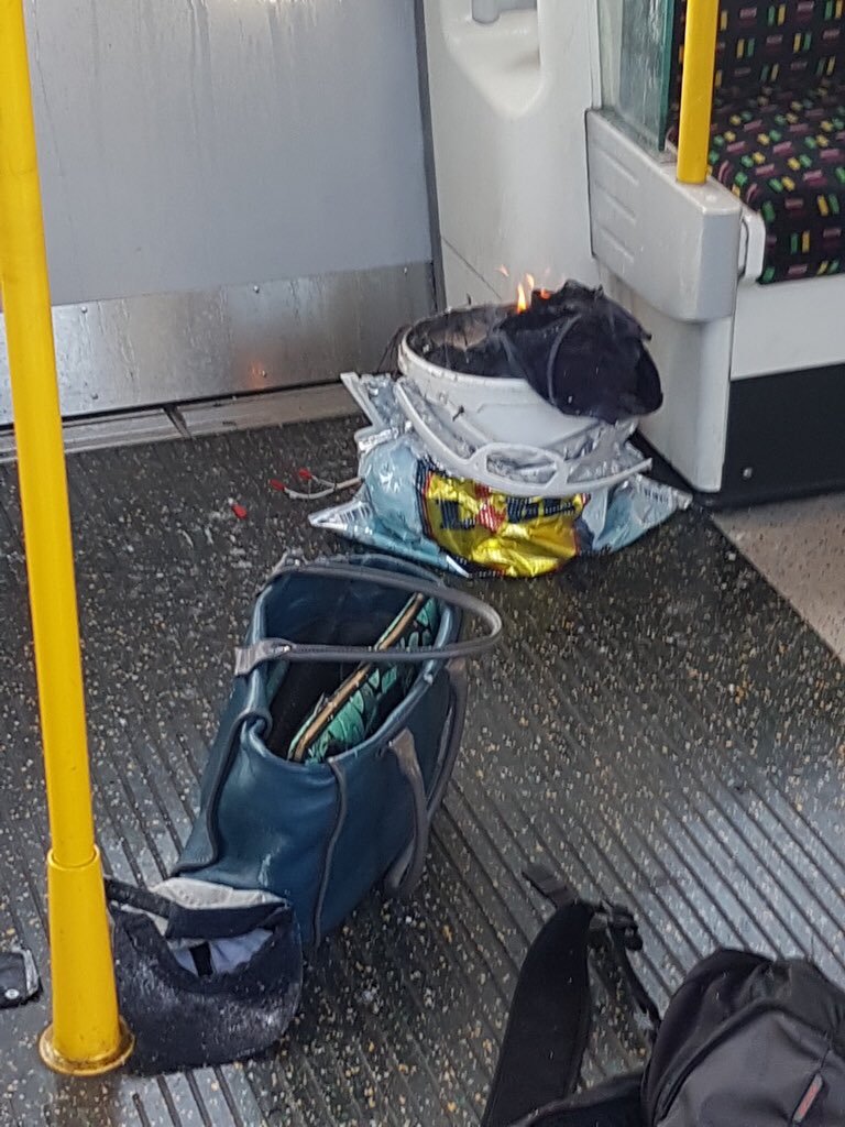 Alertă în Londra! O explozie s-a produs într-un metrou. Oficial: A fost un act terorist 
