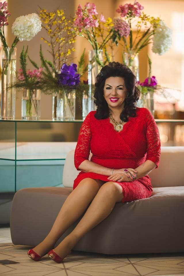 Carmen Hara își arată garderoba în direct: ”Am fost obsedată să-mi iau rochia pe care Melania Trump a purtat-o prima dată la Casa Albă” 479395