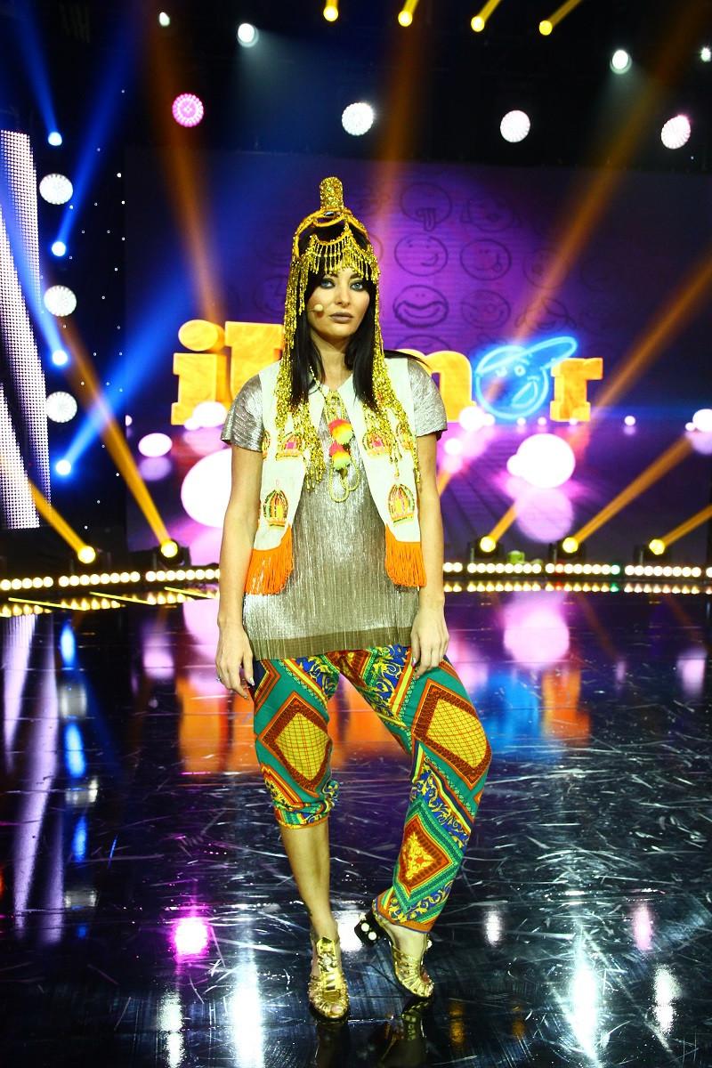 Delia ținută spectaculoasă pe scenă! Cum a apărut vedeta în platoul Antenei 1: ”Aleg din dressing lucruri și accesorii pe care nu le-am mai purtat!” 479512