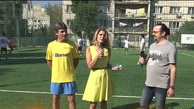 Alessandra Stoicescu a dat startul Cupei de fotbal „Mereu Aproape”. Imagini de la evenimentul caritabil