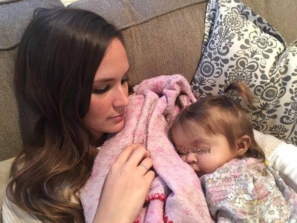 Fiica lor a primit de la medici un diagnostic îngrozitor. Apoi, bona micuței a făcut un gest care i-a lăsat pe toți în lacrimi. Cine ar mai face așa ceva? 479707