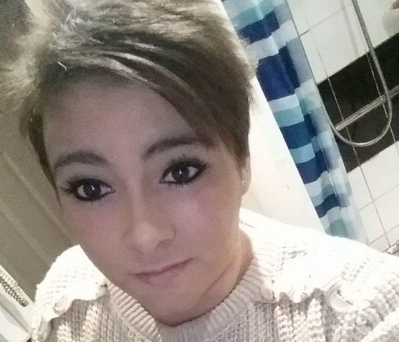 Într-o zi a observat că a început să-i cadă părul foarte tare. Iar în trei luni, avea deja porțiuni mari de păr lipsă. Când și-a dat seama care este motivul, a luat imediat măsuri. Atenție! Se poate întâmpla oricui 479781