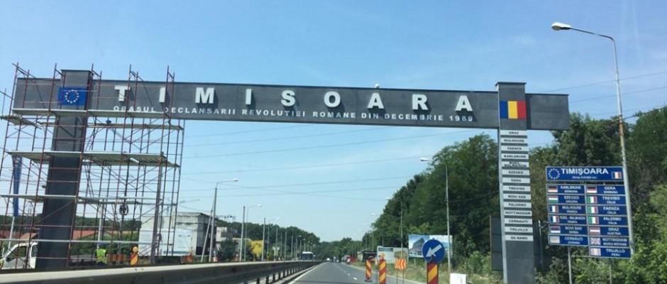 Ironia sorții! Ce scria pe poarta de intrare în Timișoara, care s-a prăbușit peste mașina unui tânăr 479901