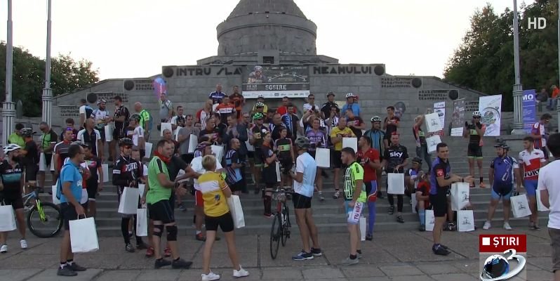 Peste 100 de bicicliști au pedalat pentru o ediție centenară