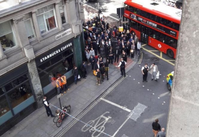 Alertă la Londra: Staţia de metrou Holborn, evacuată din cauza unui pachet suspect 