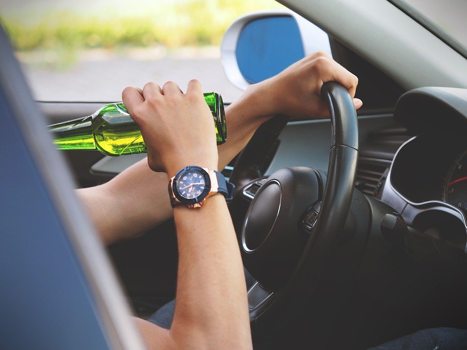 Cât alcool pot consuma şoferii şi în cât timp se elimină din organism