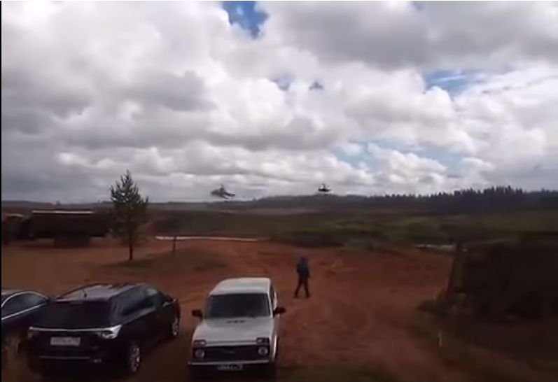Cel puțin doi jurnaliști ar fi fost răniți din greșeală de rachetele unui elicopter rusesc - VIDEO