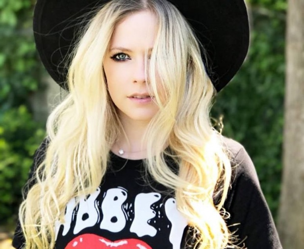 De ce e periculos să o căutăm pe Avril Lavigne pe internet