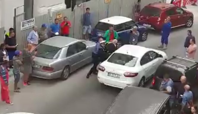 Incident grav în Capitală! Un șofer a lovit cu mașina un poliţist - VIDEO