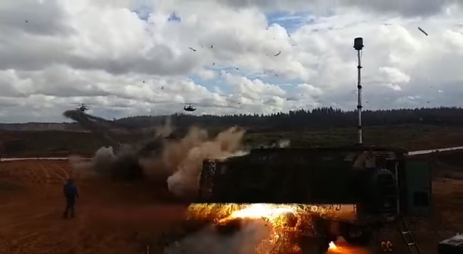 VIDEO. Accident în timpul marelui exercițiu militar al Rusiei. Un elicopter a tras spre civili