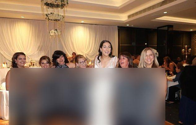 Au crezut că vor fi prințesele balului, dar când au ajuns la petrecere toți au râs de ele. Toate șase aveau... 480378