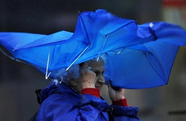 E prăpăd în Teleorman. Zeci de mașini au fost avariate de grindină 480473