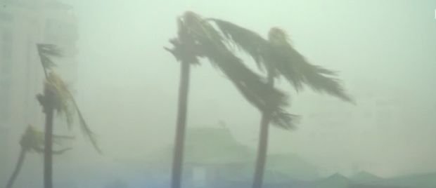 Imagini șocante. Uraganul Maria a devastat Puerto Rico. Acoperișuri spulberate, străzi inundate, copaci doborâți. VIDEO