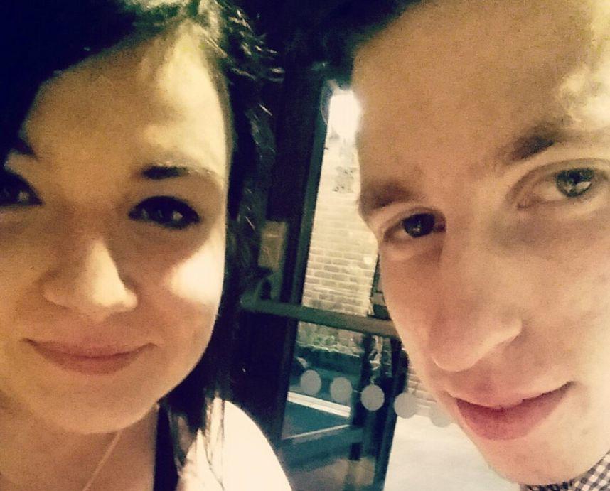 S-a îndrăgostit de un tânăr de 21 de ani, iar după doar patru luni, adolescenta de 16 ani a rămas însărcinată. S-a mutat în casa iubitului și era fericită. Într-o zi, când făcea curat, a făcut o descoperire șocantă în dulapul bărbatului 481128