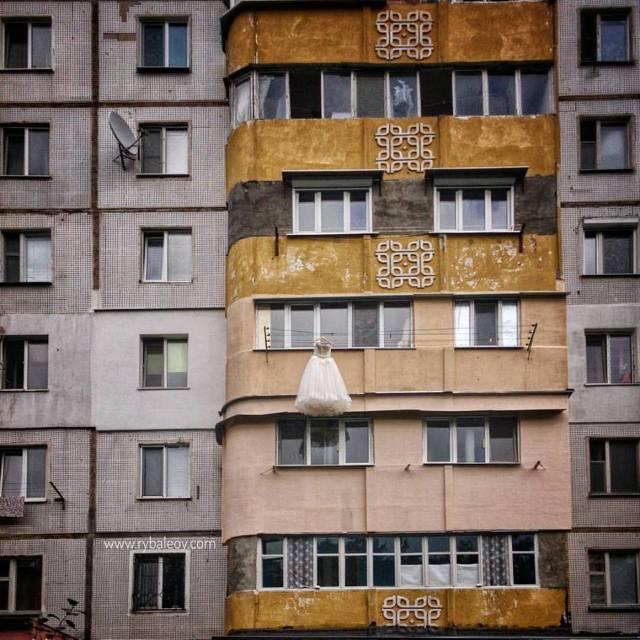 Se plimba pe stradă când s-a uitat în sus spre un balcon. Nu a stat pe gânduri și a făcut imediat o poză. „Așa ceva vezi mai rar!” (FOTO) 481168