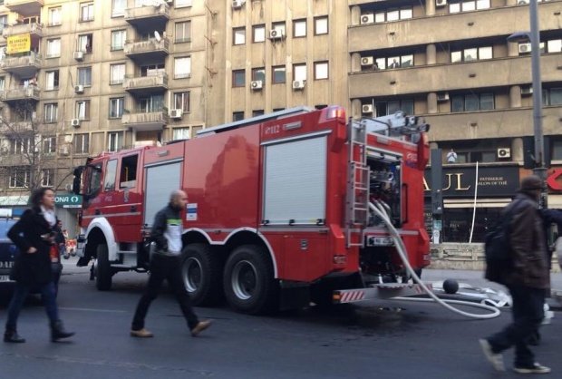 Incendiu în București. Un bărbat a murit 