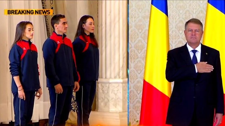 Klaus Iohannis decorează trei gimnaști de aur ai României: Cătălina Ponor, Larisa Iordache şi Marian Drăgulescu