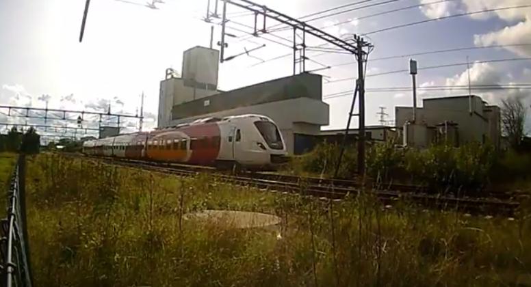 Un transportor blindat a intrat într-un tren de pasageri, în timpul unui exerciţiu militar. Mai multe persoane sunt rănite 481616