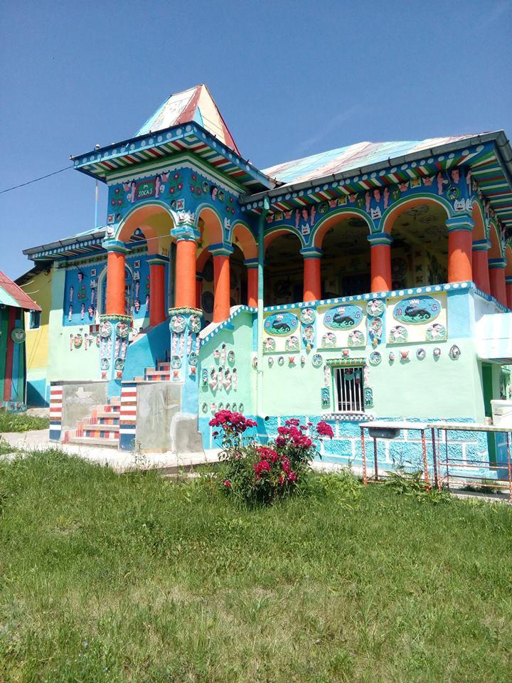 O casă dintr-o comună vâlceană este unică în lume. De ce arată așa și cine este proprietarul 482163