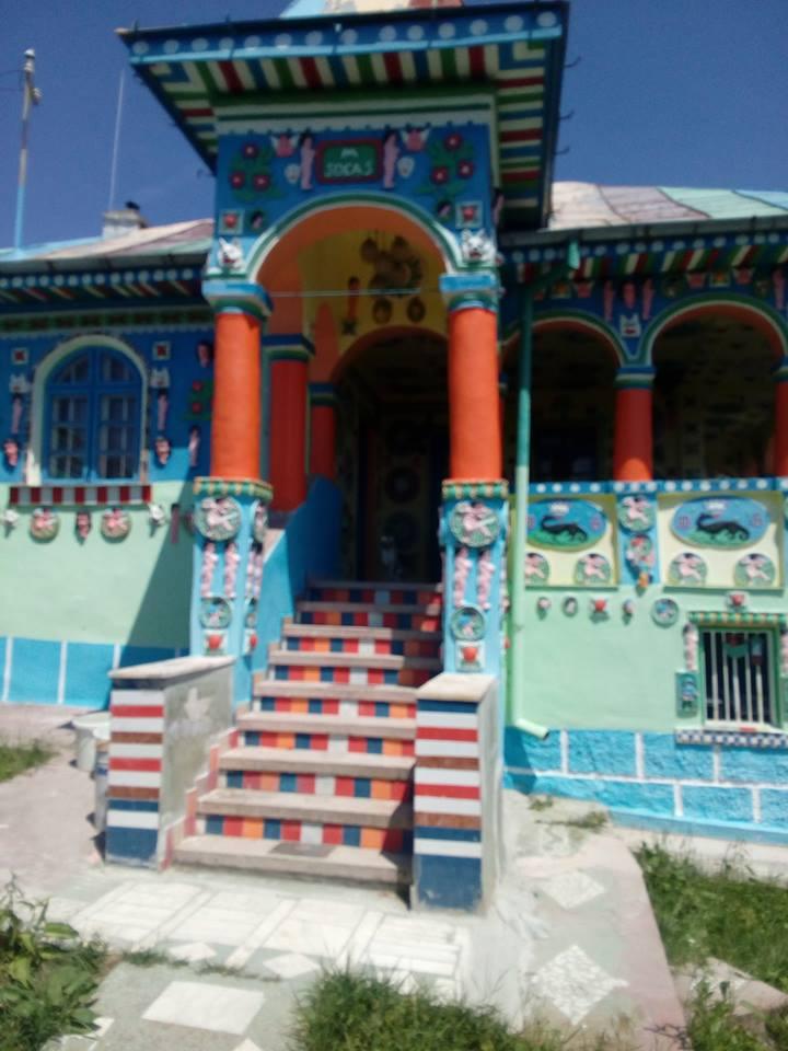 O casă dintr-o comună vâlceană este unică în lume. De ce arată așa și cine este proprietarul 482165