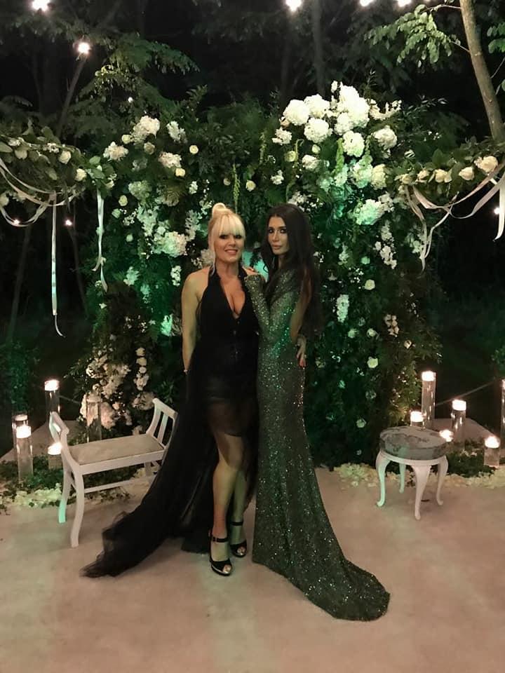 Cum s-au fotografiat Elena Udrea și Elena Băsescu la nunta unui milionar 482535