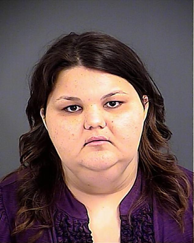 De fiecare dată când bona copilului își făcea apariția, câinele familiei devenea extrem de agresiv. Au devenit bănuitori, așa că au decis să lase un telefon sub canapea. Când au ascultat înregistrarea, au început să plângă 482716