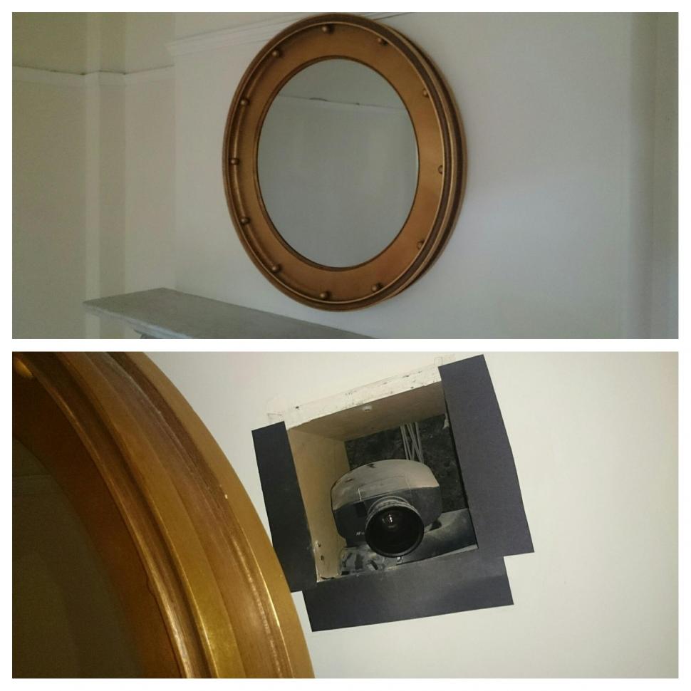 A închiriat un apartament, dar într-o zi a observat ceva ciudat în oglinda din casă. A dat-o la o parte, dar a încremenit. „Doamne, nu se poate așa ceva!” (FOTO)   483034